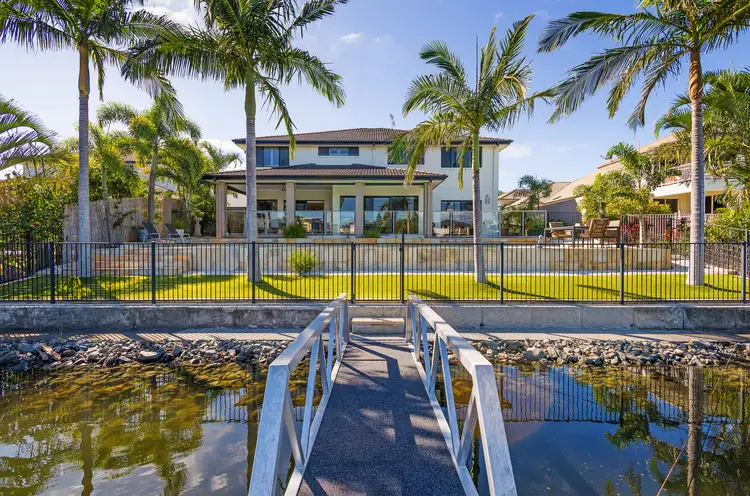 8 Parkview Place, Helensvale QLD 4212