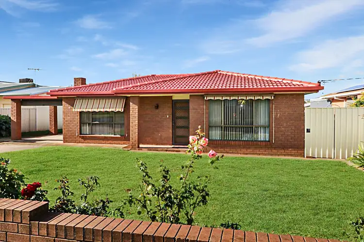 15 Bellevue Street, Temora NSW 2666