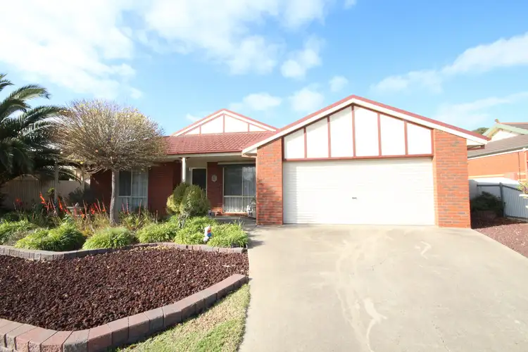 9 Fraser Drive, Horsham VIC 3400