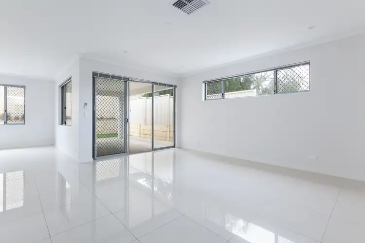 Fifth view of Homely house listing, 1/10 Jean Street, Beaconsfield WA 6162