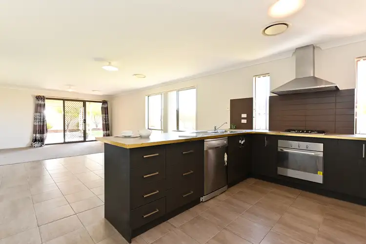 Fifth view of Homely house listing, 9 Alex Court, Griffith NSW 2680