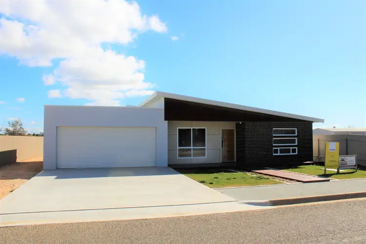 30 Robert St, Tumby Bay SA 5605