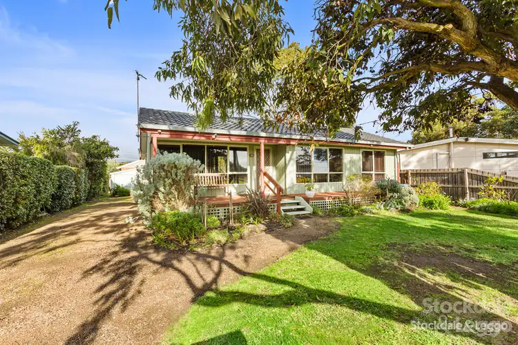 2 Dale Avenue, Safety Beach VIC 3936