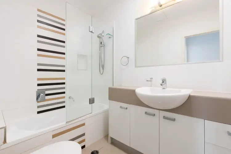 Fifth view of Homely townhouse listing, 2/262 Riding Road, Balmoral QLD 4171