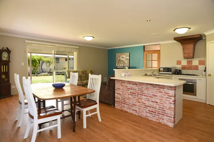 8 Bluebush Road, Glen Iris WA 6230