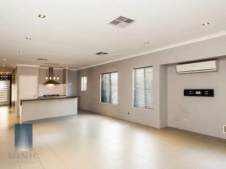 4 Serisier Parkway, Queens Park WA 6107