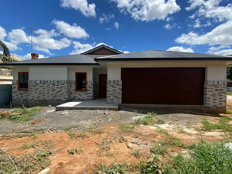 90 Bogan Street, Parkes NSW 2870