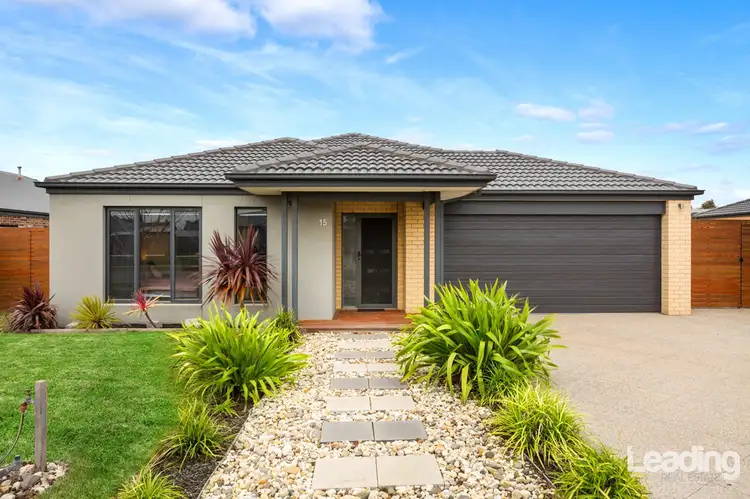 15 Greenfields Boulevard, Romsey VIC 3434