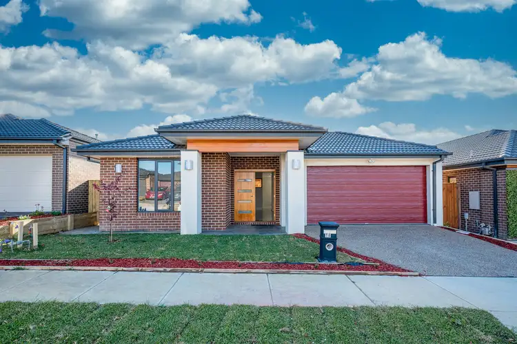 16 Gallant Drive, Clyde North VIC 3978