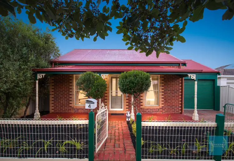 4 Stoneman Turn, Caroline Springs VIC 3023