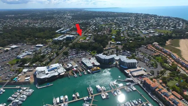 90 Miller Street, Urangan QLD 4655
