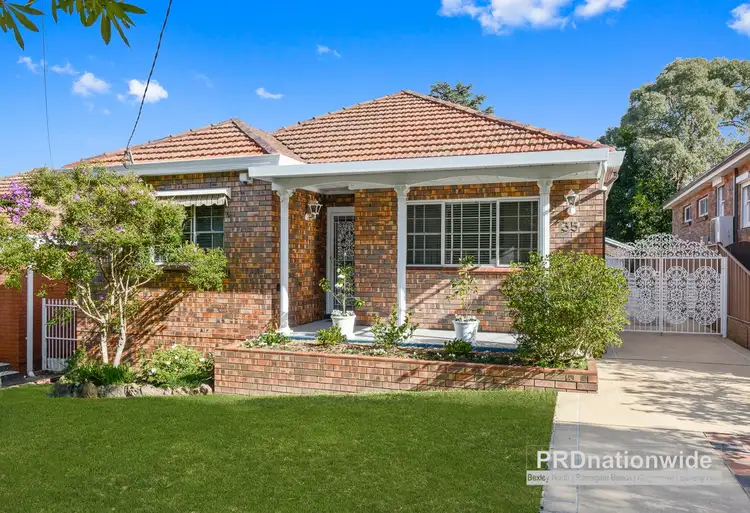 35 Rosebank Avenue, Kingsgrove NSW 2208