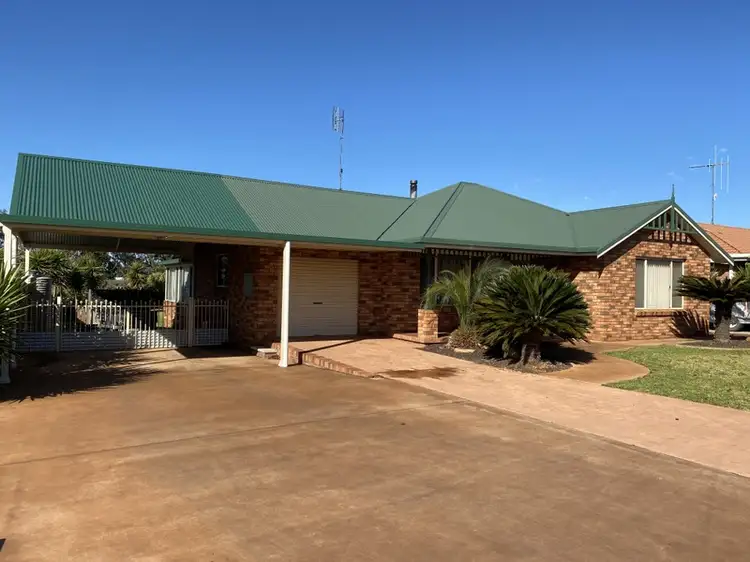 15 Golden Bar Drive, Parkes NSW 2870