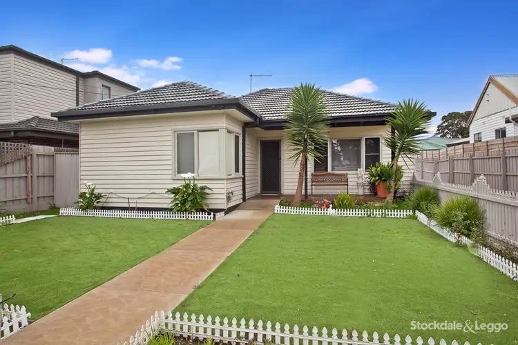 1/4 Glencairn Avenue, Deer Park VIC 3023