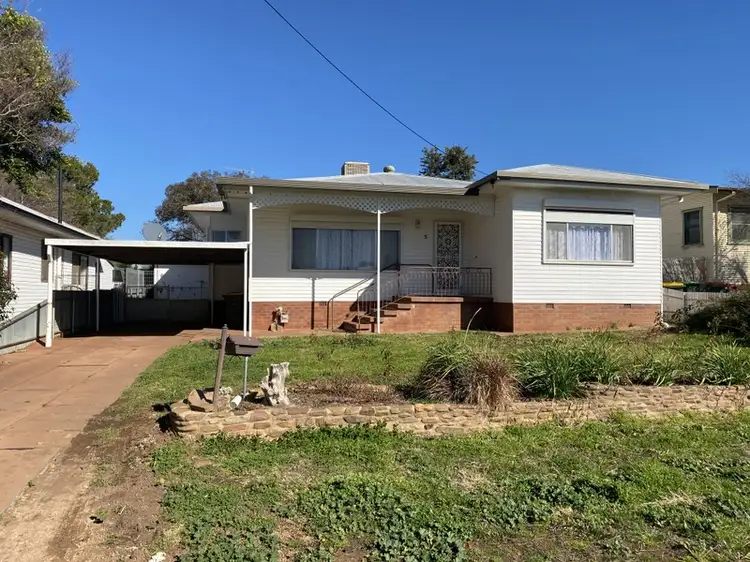 5 Hooley, Parkes NSW 2870