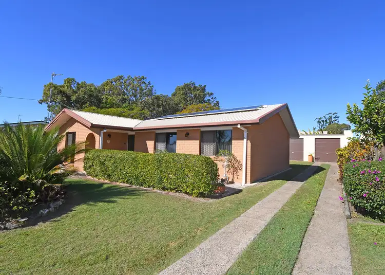 84 Lauren Street, Urangan QLD 4655