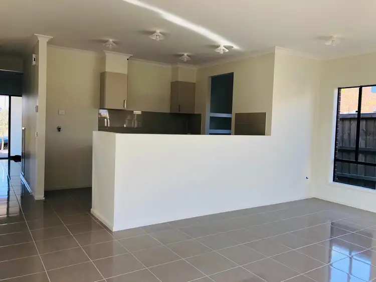 25 Osmond Crescent, Wollert VIC 3750