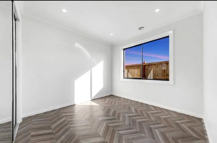 Fifth view of Homely house listing, 5 Tierra Circuit, Wollert VIC 3750