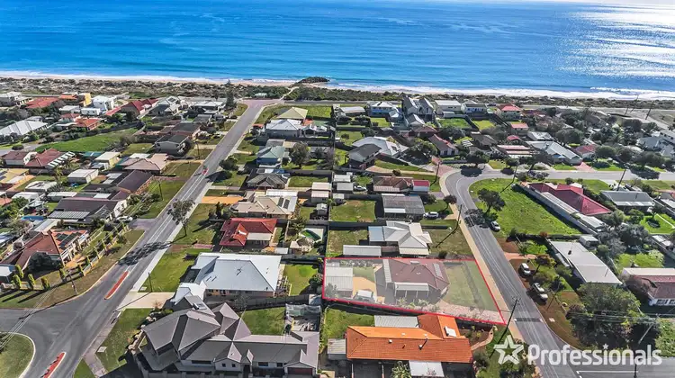 11 Barwell Street, Silver Sands WA 6210