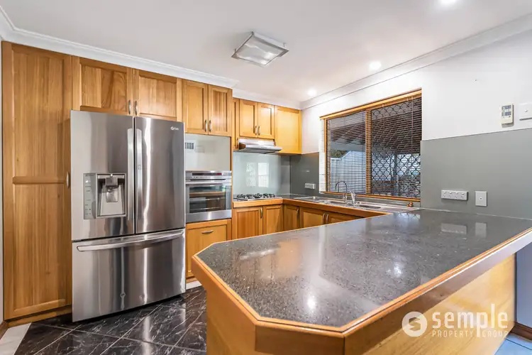 40 Beckett Close (Lake Coogee), Munster WA 6166
