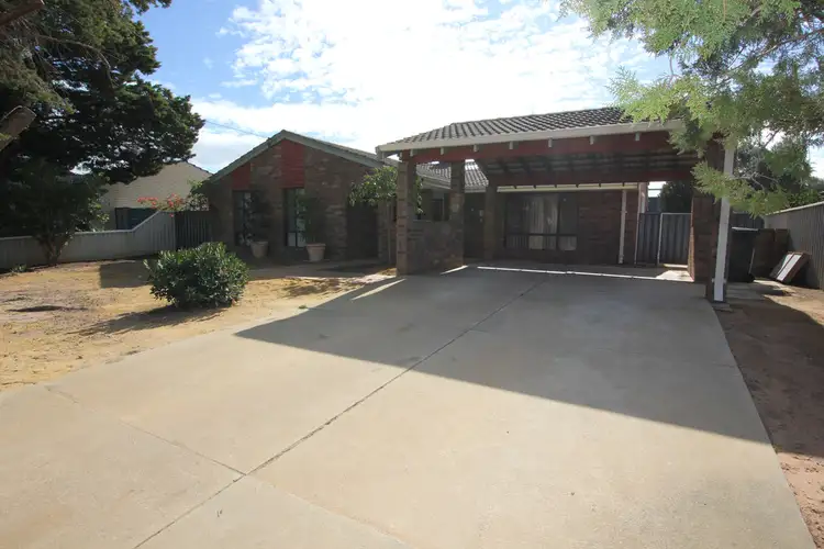 8 Cowan Way, Merredin WA 6415
