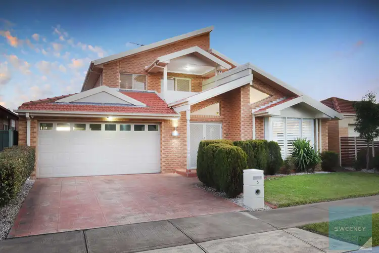 5 Malmsbury Place, Caroline Springs VIC 3023