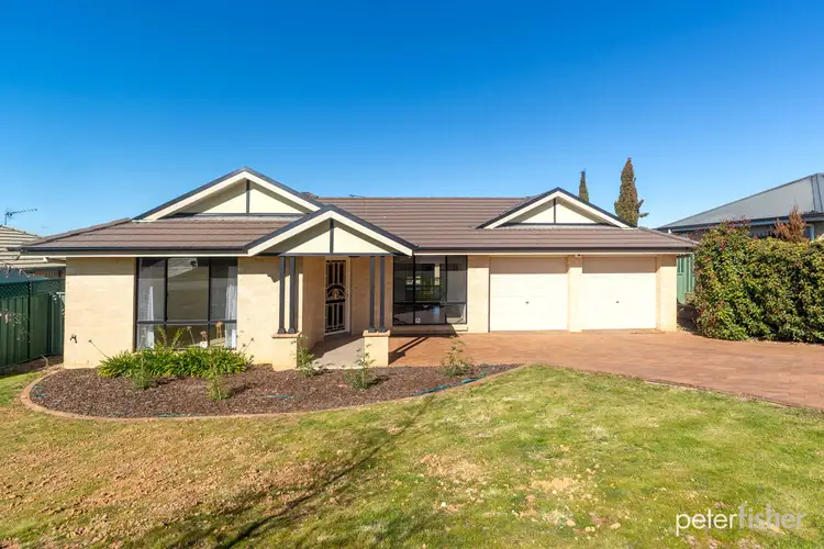 11 Quinlan Run, Orange NSW 2800