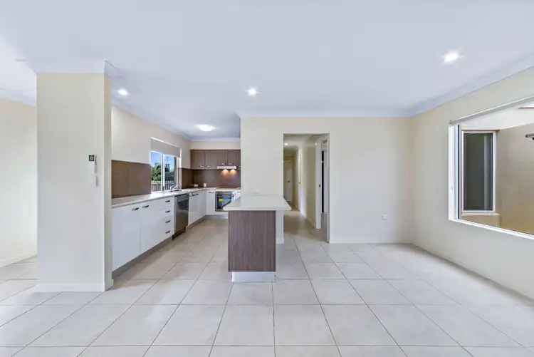 6a and 6b Leichardt Place, Cannonvale QLD 4802