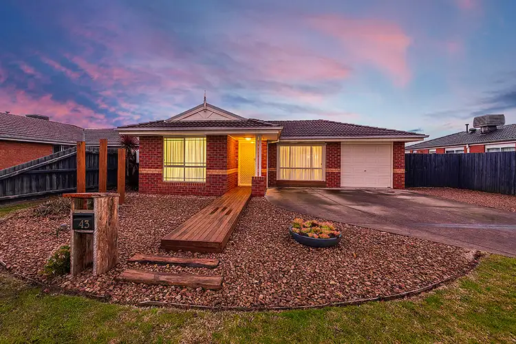 43 Middleham Close, Cranbourne West VIC 3977