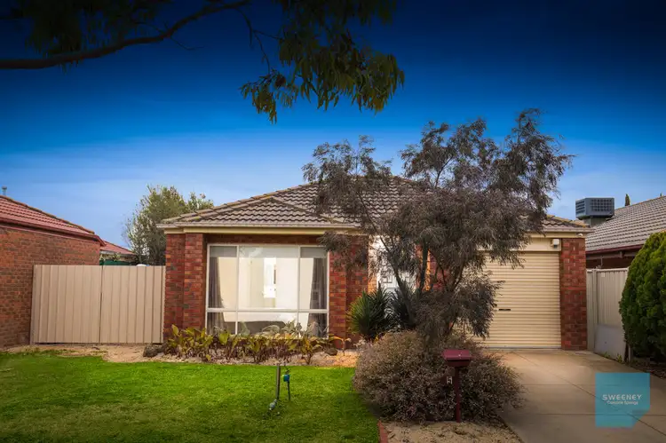 5 Willandra Loop, Caroline Springs VIC 3023