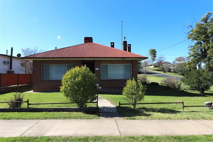 132 Capper Street, Tumut NSW 2720