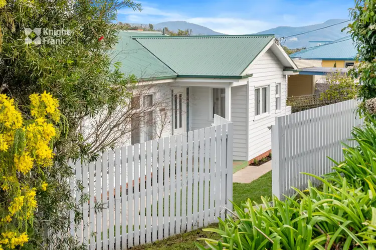 16 Malunna Road, Lindisfarne TAS 7015