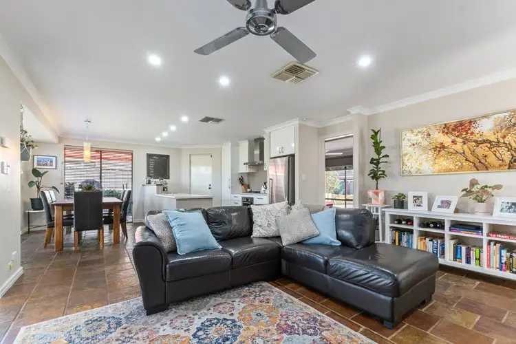 15 Kulungar Elbow, South Guildford WA 6055