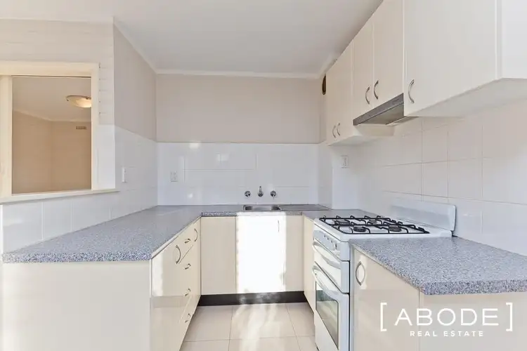 2/11 Currie Street
