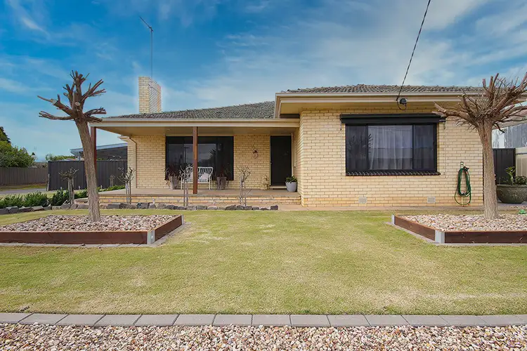 11 Kooyong Street, Horsham VIC 3400
