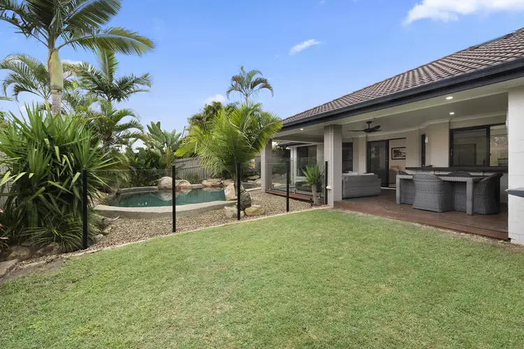 24 Bonros Place