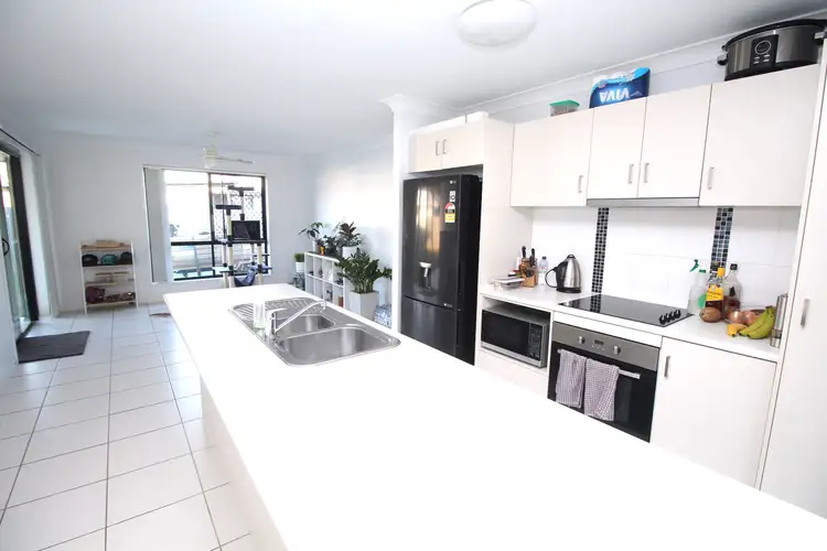 6 Wineglass Bay Avenue, Mount Low QLD 4818