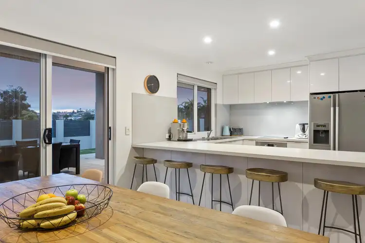 2 Elbury Court, Kingsley WA 6026