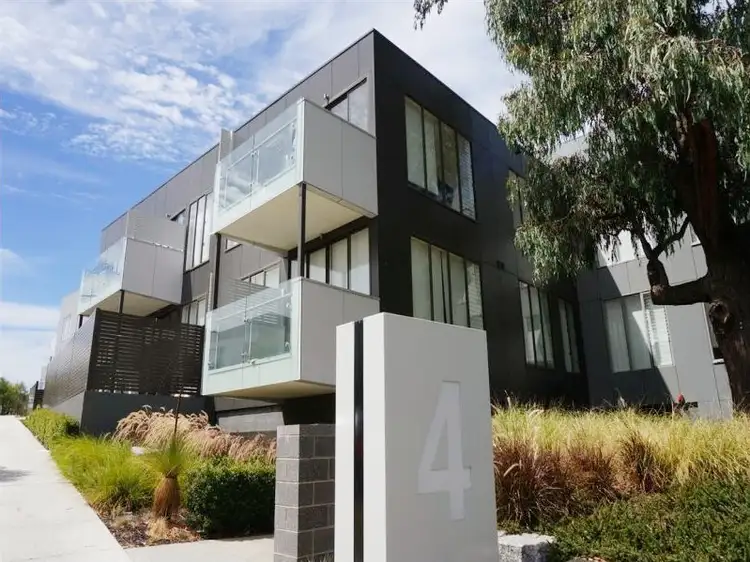 11/4 Yarra Bing Crescent, Burwood VIC 3125