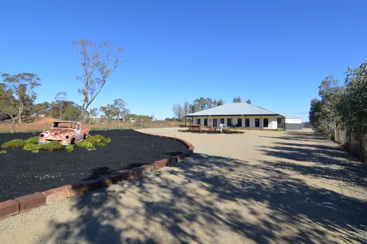 94 Box Avenue, Koorlong VIC 3501