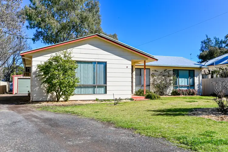 18 Bingar Street, Yenda NSW 2681