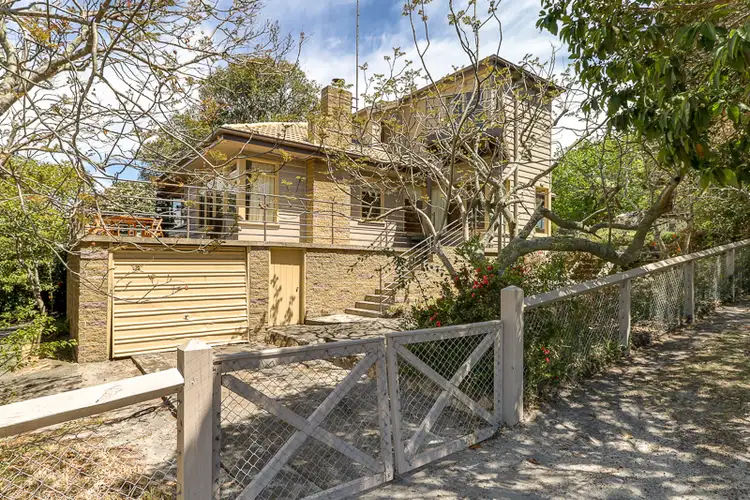2 Laurence Street, Lakes Entrance VIC 3909