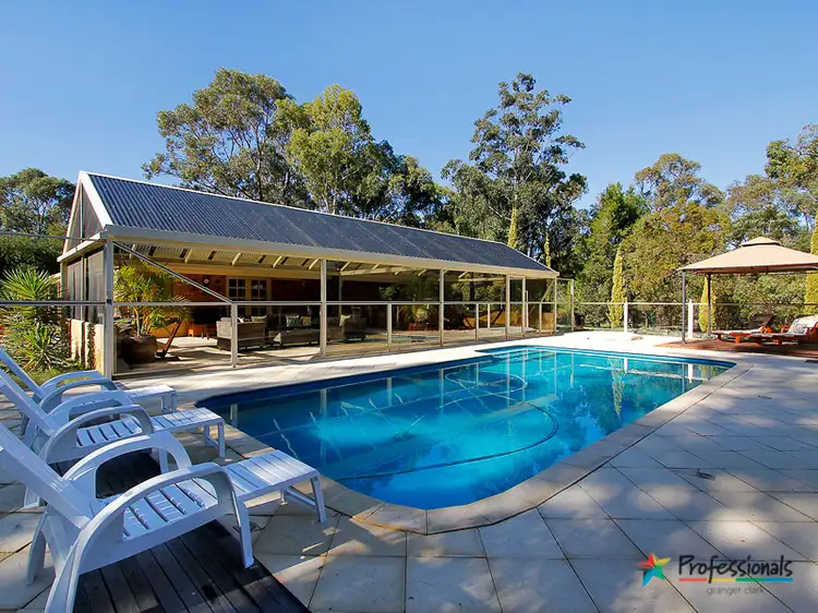 98 Bushland Retreat, Carramar WA 6031