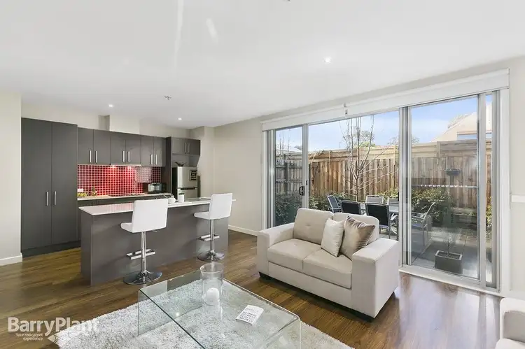 2/14 Landale Avenue, Croydon VIC 3136