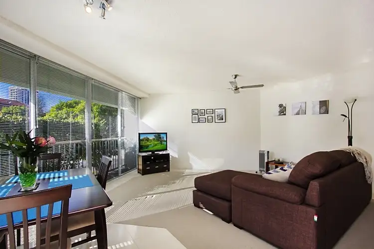 3/30 'Leawarra' Chelsea Avenue, Broadbeach QLD 4218