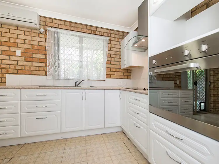 Sixth view of Homely house listing, 2/11 Geraldine Street, Bassendean WA 6054