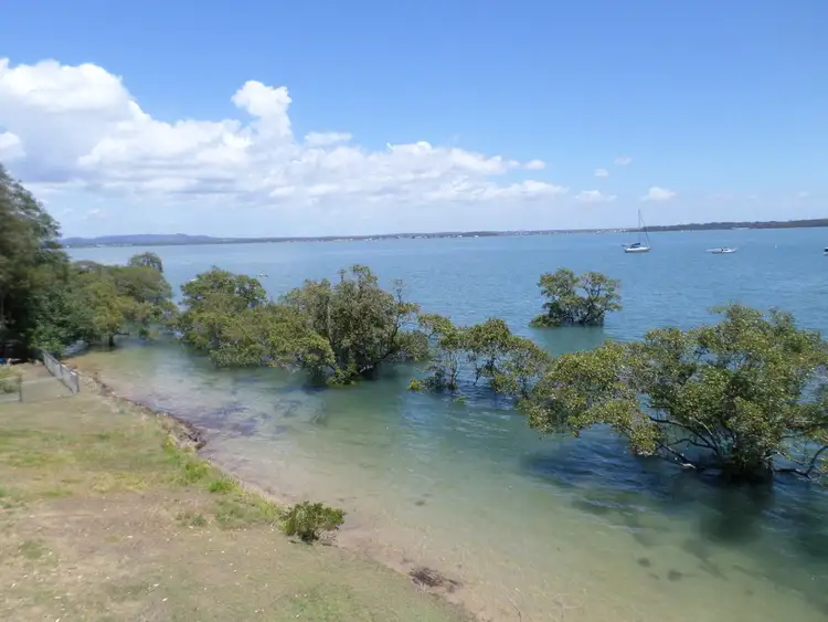 24 KIM CRESCENT, Macleay Island QLD 4184
