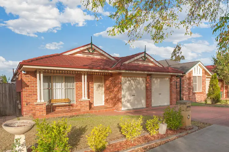 25 Wombeyan Court, Wattle Grove NSW 2173