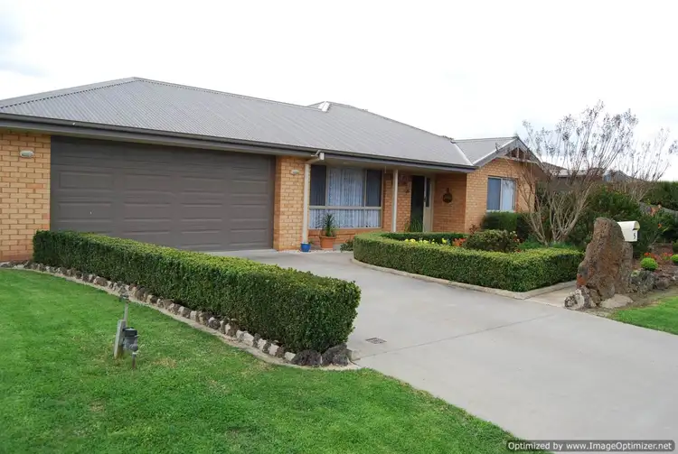 Second view of Homely house listing, 5 Gatehouse Drive, Bairnsdale VIC 3875