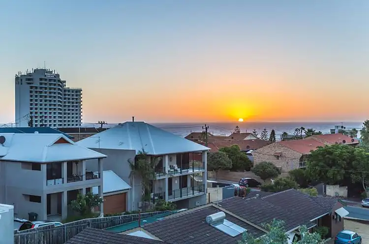 3/9 Edgehill Street, Scarborough WA 6019